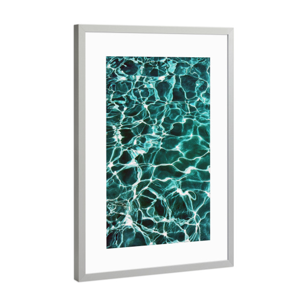 Poster mit Rahmen Silber "Auf den Sommer warten" artboxONE - Abstrakt,Unterwasser - Andere,Wellen,Schwimmen,Sommer,Elektro,Pool,Meer,Wasser,Ozean
