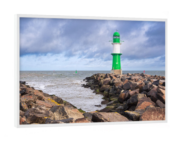 Poster mit weißem Rahmen "Steine und grüner Molenturm" artboxONE - Natur,Reise,Architektur,Reise / Strand und Meer