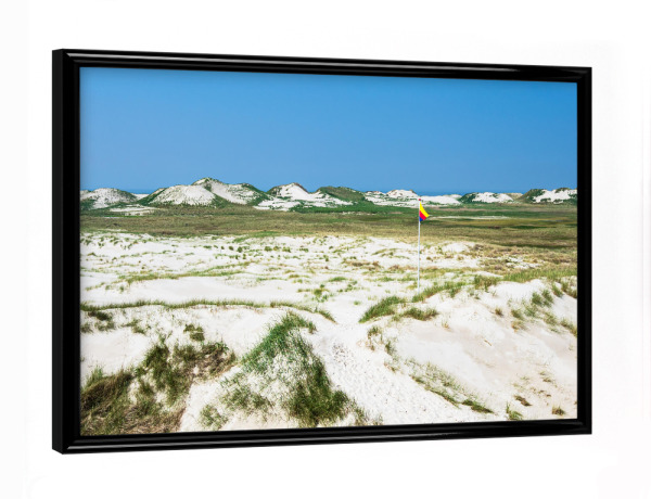 Poster mit schwarzem Rahmen "Dünen, Flagge und Nordsee" artboxONE - Natur,Reise,Reise / Strand und Meer