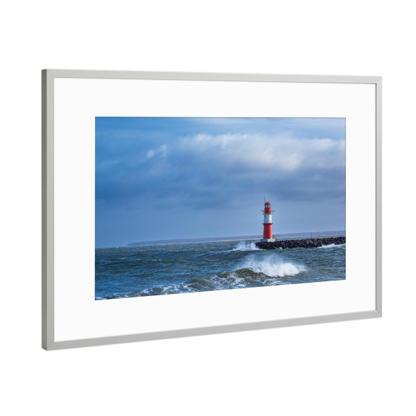 Poster mit Rahmen Silber "Ostsee, Welle und Mole" artboxONE - Natur,Reise,Architektur,Reise / Strand und Meer