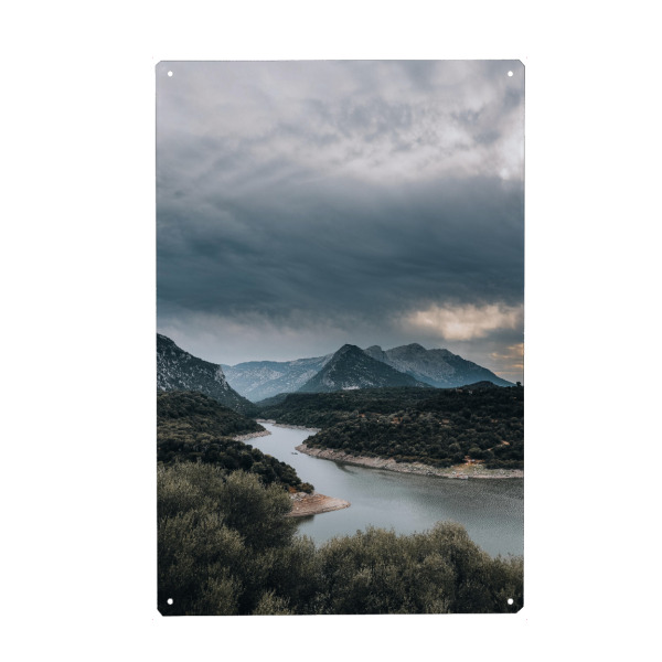 Metall Poster "Along the River" artboxONE - Natur,Reise,Reise / Länder - Reise,Landschaft,Berge,Fluss,Landscape,Mystic,Mystisch,Wolken,Nature