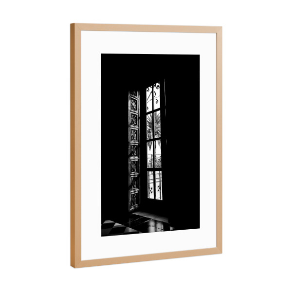 Poster mit Rahmen Kupfer "Blick nach draußen" artboxONE - Reise,Schwarzweiß,Architektur - Fenster,Aussicht,Blick,Schwarz-weiß,Schwarz,Weiß,Reise