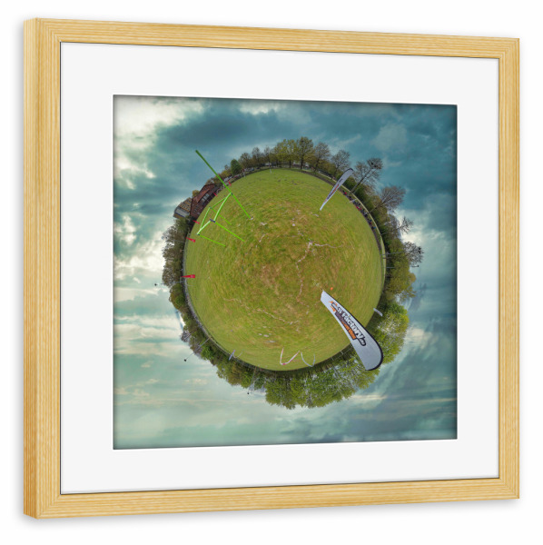 Poster mit Rahmen kiefer "Hamburg FPV-Drohnen-Racingplatz" artboxONE - Städte,Städte / Hamburg,Reise,Sport / Motorsport,Sport