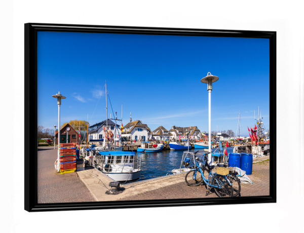 Poster mit schwarzem Rahmen "Fahrräder, Hafen, Himmel" artboxONE - Natur,Reise,Architektur,Reise / Strand und Meer