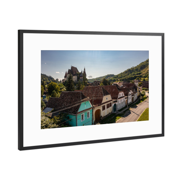 Poster mit Rahmen Schwarz (Metallic) "Das Dorf Biertan in Rumänien" artboxONE - Städte,Architektur