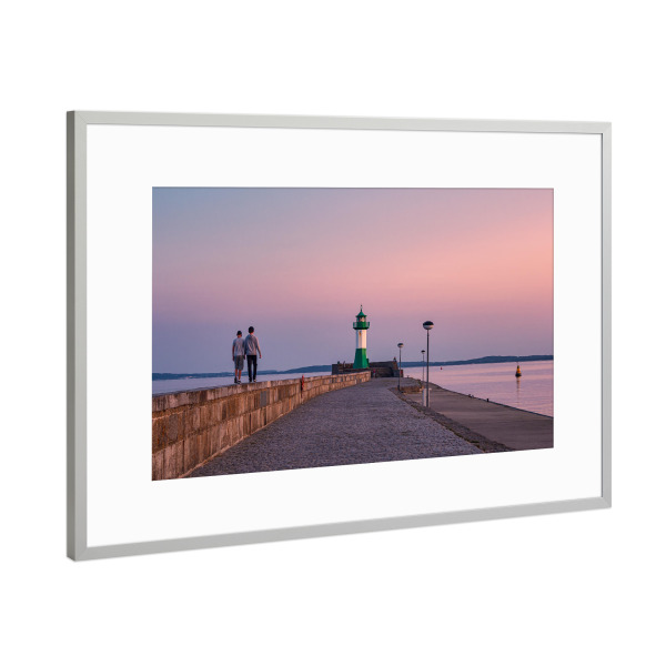 Poster mit Rahmen Silber "Sonnenuntergang an der Mole" artboxONE - Natur,Reise,Architektur,Reise / Strand und Meer