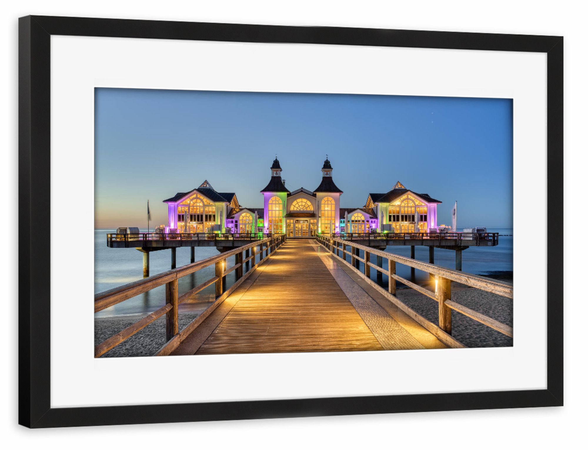 Poster mit Rahmen schwarz "Seebrücke in Sellin am Abend" artboxONE - Reise,Architektur,Reise / Strand und Meer