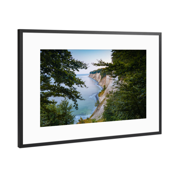 Poster mit Rahmen Schwarz (Metallic) "Abend an der Kreideküste" artboxONE - Natur,Reise - Jasmund,Kreidefelsen,Ostsee,Meer,Küste,Natur,Landschaft