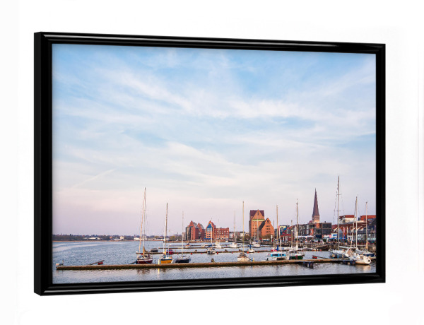 Poster mit schwarzem Rahmen "Warnow, Boote, Stadthafen" artboxONE - Natur,Reise,Architektur,Städte / Weitere