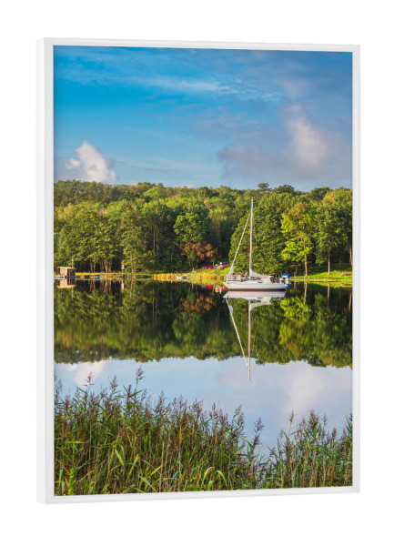 Poster mit weißem Rahmen "Landschaft, Wasser, Segelboot" artboxONE - Natur,Reise,Reise / Strand und Meer,Reise / Länder