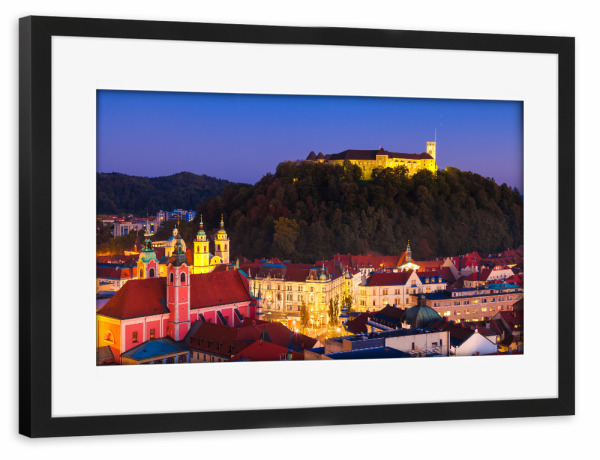 Poster mit Rahmen schwarz "Ljubljana bei Nacht, Slowenien" artboxONE - Städte,Reise,Architektur