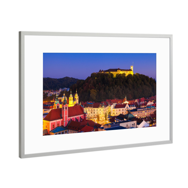 Poster mit Rahmen Silber "Ljubljana bei Nacht, Slowenien" artboxONE - Städte,Reise,Architektur