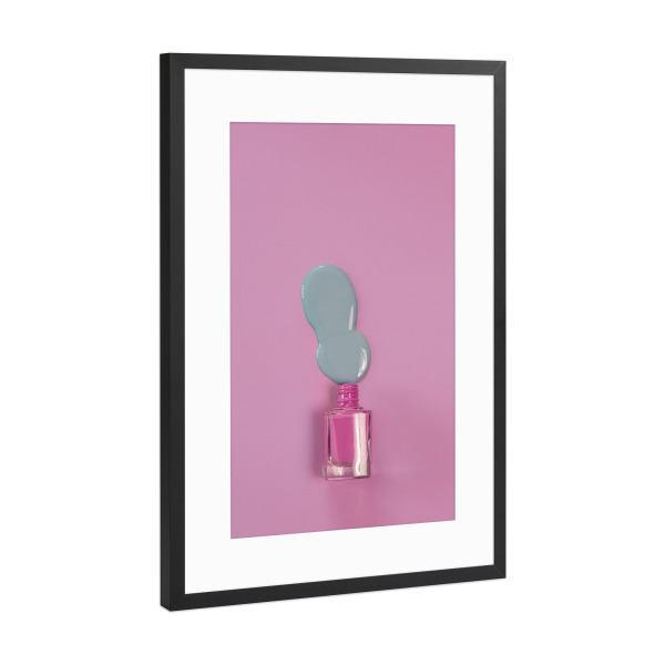Poster mit Rahmen Schwarz (Metallic) "Nagellack rosa lila" artboxONE - Fashion