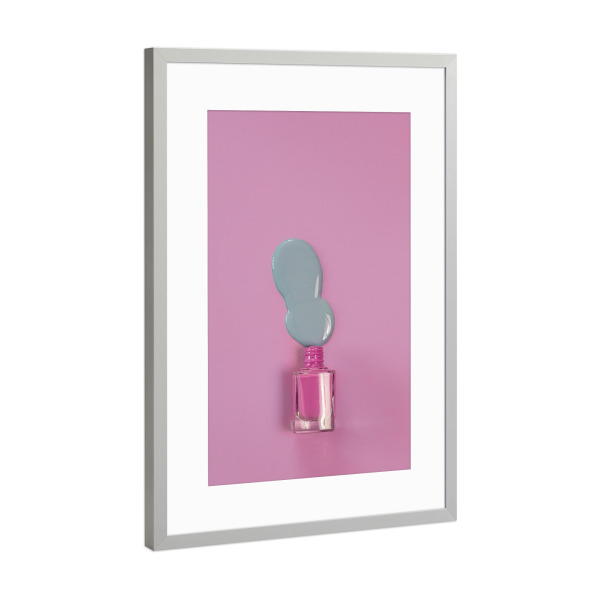 Poster mit Rahmen Silber "Nagellack rosa lila" artboxONE - Fashion - Farben,Essie,Nagellack,Beauty,Kosmetik,Frauen,Makro,Makrofotografie,Popart