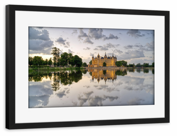 Poster mit Rahmen schwarz "Schweriner Schloss am Morgen" artboxONE - Städte,Reise,Architektur