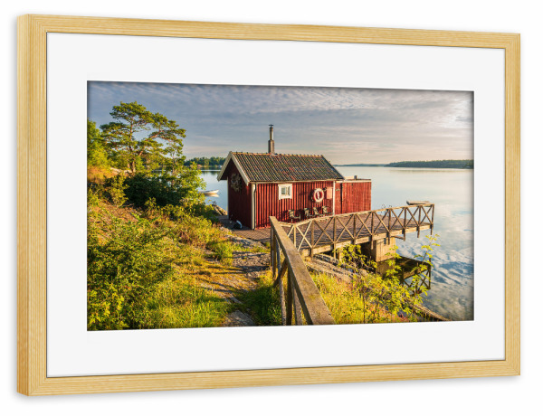 Poster mit Rahmen kiefer "Steg, Hütte und Ostsee" artboxONE - Natur,Reise,Architektur,Reise / Strand und Meer