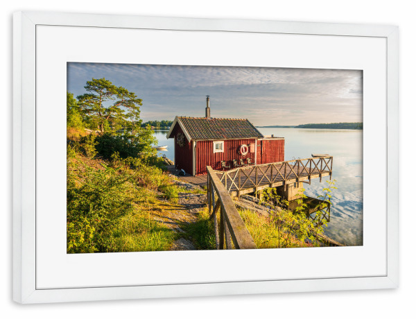 Poster mit Rahmen weiß "Steg, Hütte und Ostsee" artboxONE - Natur,Reise,Architektur,Reise / Strand und Meer