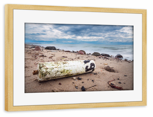 Poster mit Rahmen kiefer "Schwimmkörper am Strand" artboxONE - Natur,Reise,Reise / Strand und Meer