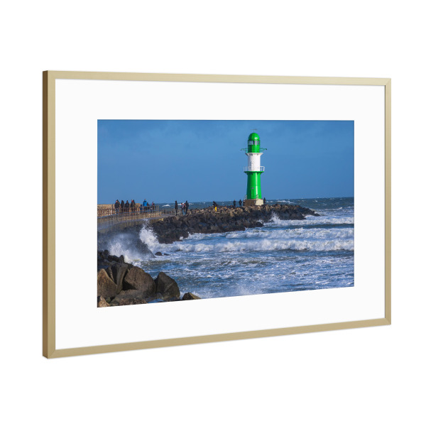 Poster mit Rahmen Gold "Mole, Mollenturm und Wellen" artboxONE - Natur,Reise,Architektur,Reise / Strand und Meer