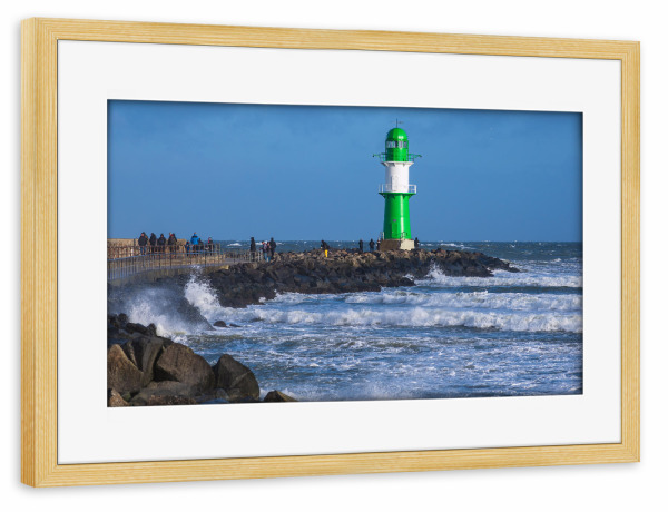 Poster mit Rahmen kiefer "Mole, Mollenturm und Wellen" artboxONE - Natur,Reise,Architektur,Reise / Strand und Meer