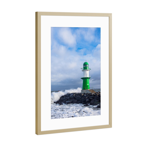 Poster mit Rahmen Gold "Mole, Wellen und Sturm" artboxONE - Natur,Reise,Architektur,Reise / Strand und Meer