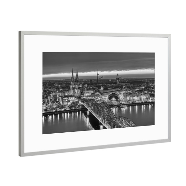 Poster mit Rahmen Silber "Köln in schwarz-weiß" artboxONE - Städte / Köln,Schwarzweiß,Architektur