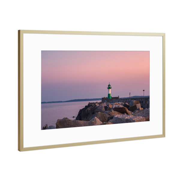 Poster mit Rahmen Gold "Steine, Mole und Turm" artboxONE - Natur,Reise,Architektur,Reise / Strand und Meer