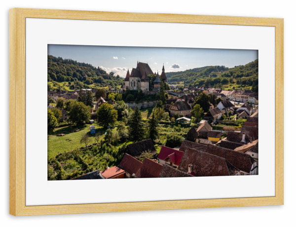 Poster mit Rahmen kiefer "Das Dorf Birthälm in Rumänien" artboxONE - Städte,Architektur