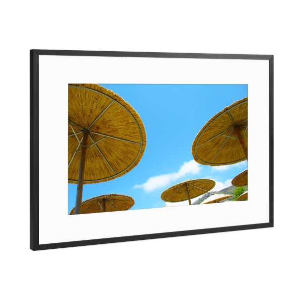 Poster mit Rahmen Schwarz (Metallic) "Sonnenschirme am Strand" artboxONE - Reise,Reise / Strand und Meer