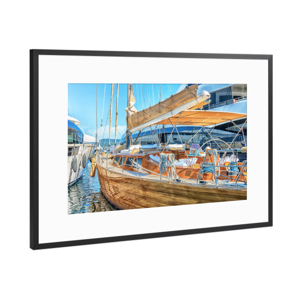 Poster mit Rahmen Schwarz (Metallic) "Segelboot in St. Tropez" artboxONE - Städte,Reise,Architektur,Reise / Strand und Meer,Reise / Länder