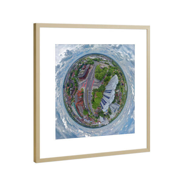 Poster mit Rahmen Gold "HH-Bergedorf Polizeiwache; high" artboxONE - Städte,Städte / Hamburg,Reise,Architektur,Reise / Länder