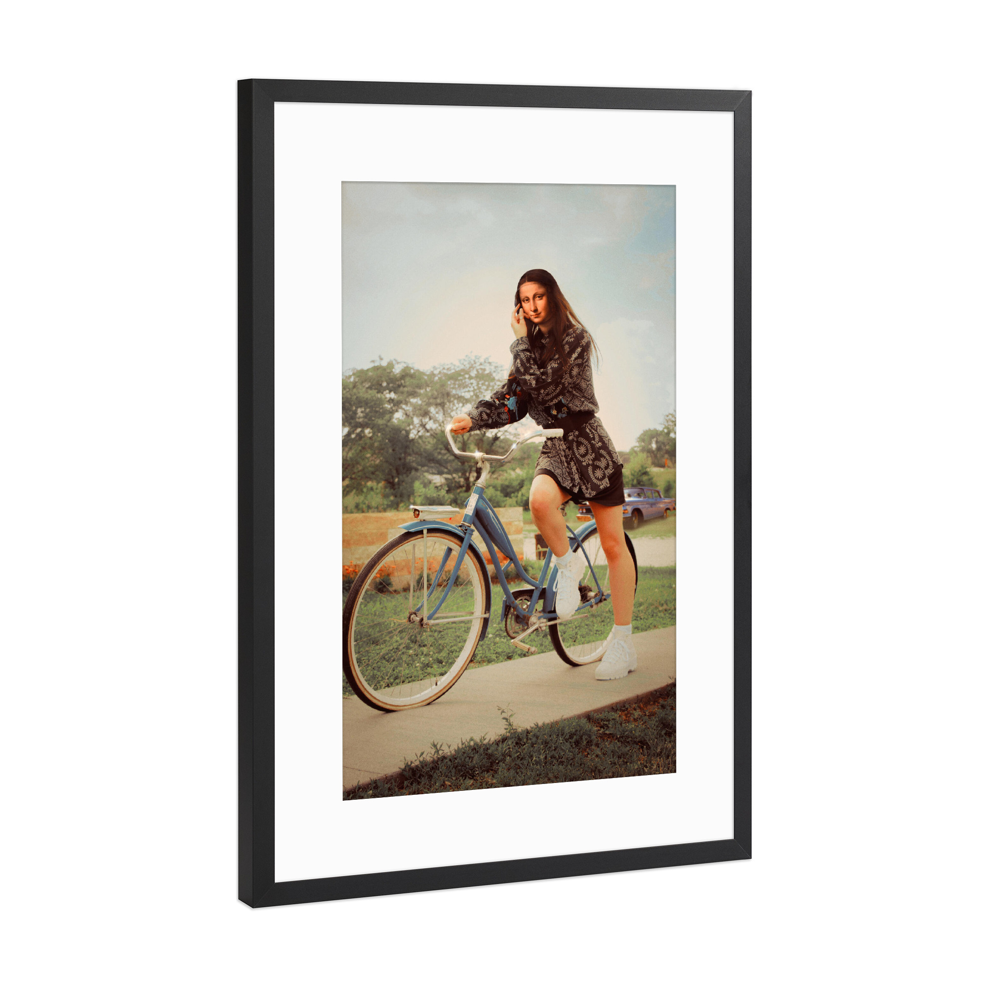 Poster mit Rahmen Schwarz (Metallic) "Mona auf einem Fahrrad" artboxONE - Menschen,Fashion