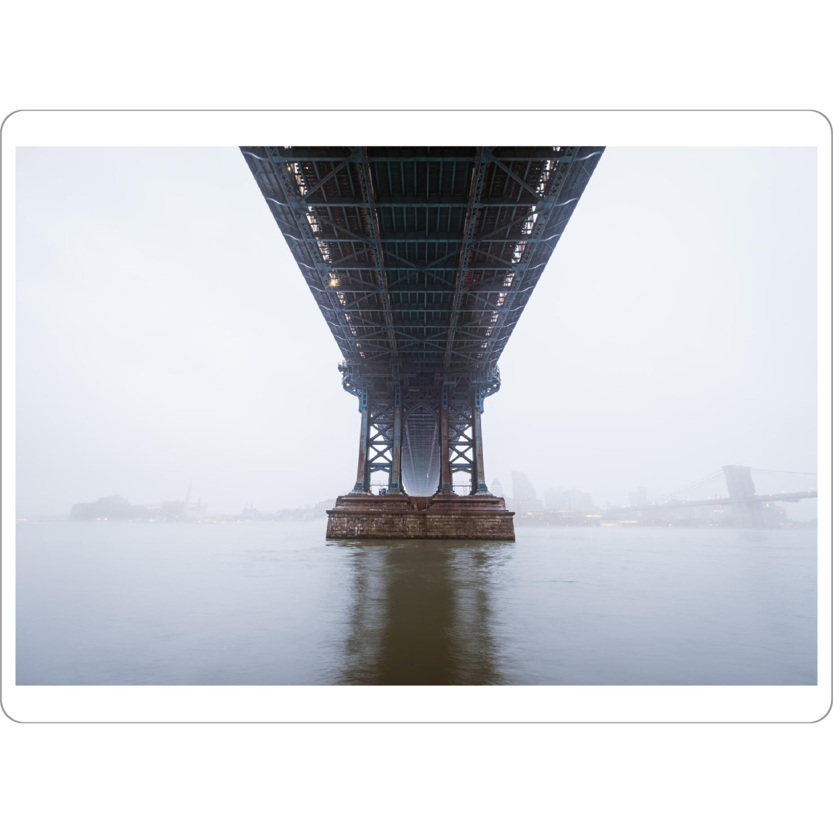 Tischset "Manhattan Bridge Zentriert" artboxONE - Städte / New York,Architektur - Brücke,New york,Reise,Stadt,Metropole,Nebel,Moody,Cool,Design,Sexy