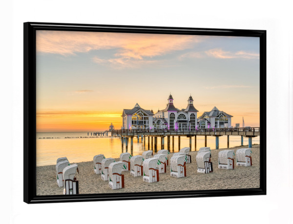 Poster mit schwarzem Rahmen "Seebrücke Sellin auf Rügen" artboxONE - Reise,Architektur,Reise / Strand und Meer