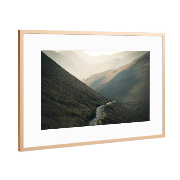 Poster mit Rahmen Kupfer "Bergrennen" artboxONE - Natur,Reise,Sport,Reise / Länder - Lake district,Fahrrad,Rennrad,Bicycle,Moody,Natur,Landschaft