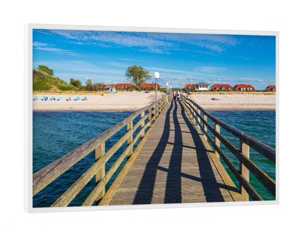 Poster mit weißem Rahmen "Seebrücke, Schatten und Strand" artboxONE - Natur,Reise,Architektur,Reise / Strand und Meer
