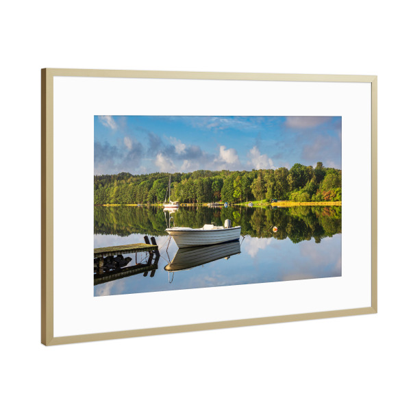 Poster mit Rahmen Gold "Steg, Boot und Wasser" artboxONE - Natur,Reise,Reise / Strand und Meer,Reise / Länder