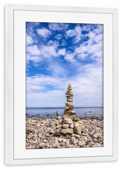 Poster mit Rahmen weiß "Wolken, Ostsee, Steinstapel" artboxONE - Natur,Reise,Reise / Strand und Meer,Reise / Länder