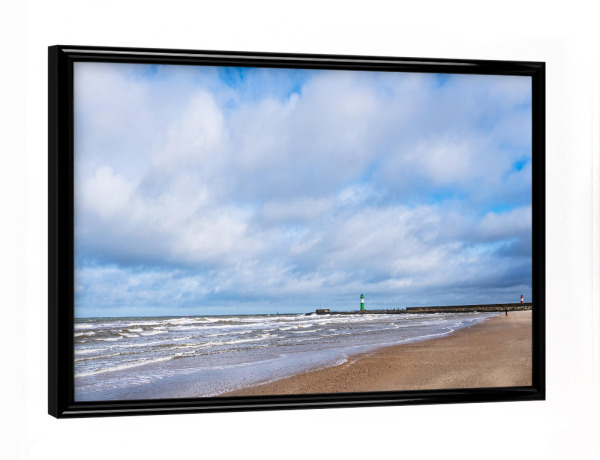 Poster mit schwarzem Rahmen "Strand und Molentürme" artboxONE - Natur,Reise,Architektur,Reise / Strand und Meer