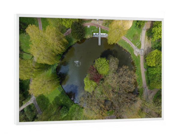 Poster mit weißem Rahmen "Kurparksee-Insel Grömitz" artboxONE - Städte,Natur,Reise,Reise / Strand und Meer,Städte / Weitere