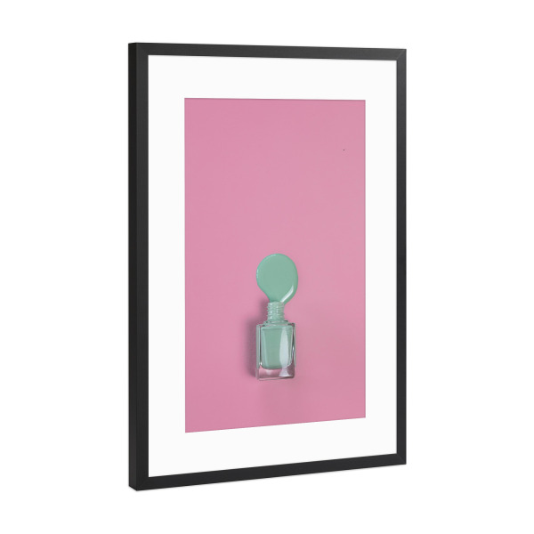 Poster mit Rahmen Schwarz (Metallic) "Nagellack rosa mint" artboxONE - Fashion