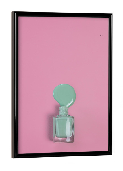 Poster mit schwarzem Rahmen "Nagellack rosa mint" artboxONE - Fashion