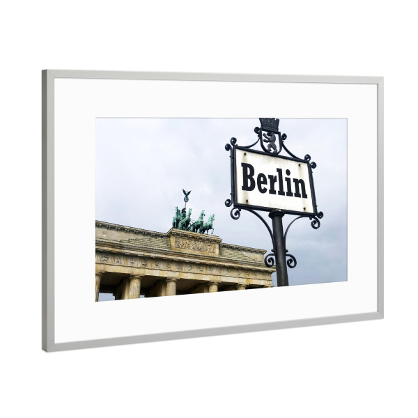 Poster mit Rahmen Silber "Brandenburger Tor in Stadt Berlin" artboxONE - Städte / Berlin,Architektur