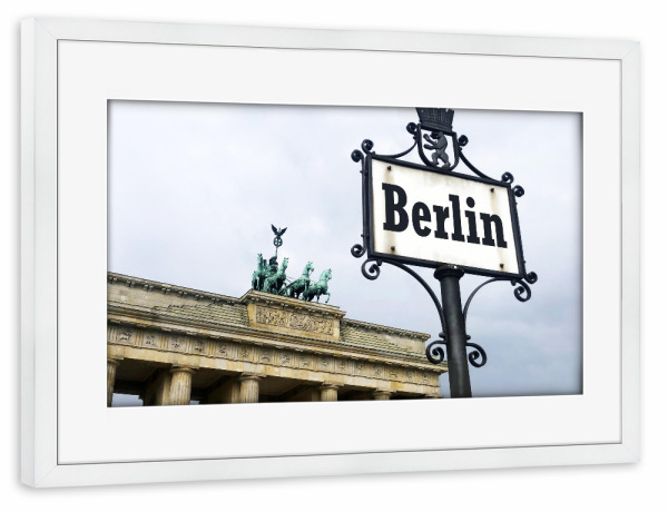 Poster mit Rahmen weiß "Brandenburger Tor in Stadt Berlin" artboxONE - Städte / Berlin,Architektur