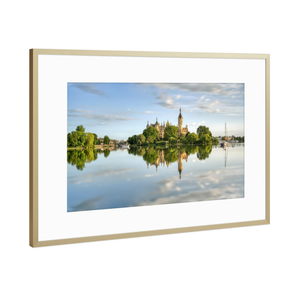 Poster mit Rahmen Gold "Foto vom Schweriner Schloss" artboxONE - Städte,Reise,Architektur