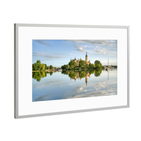 Poster mit Rahmen Silber "Foto vom Schweriner Schloss" artboxONE - Städte,Reise,Architektur