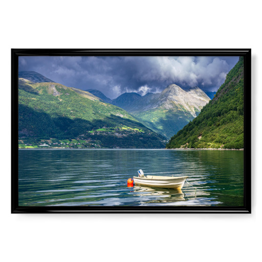 Boot, Storfjord und Berge