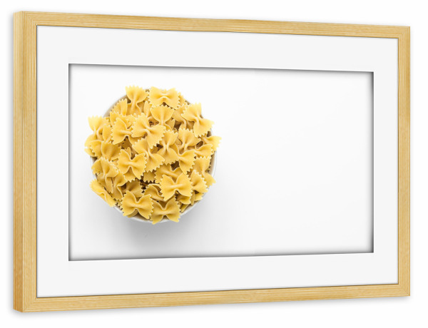 Poster mit Rahmen kiefer "Farfalle im Ganzen" artboxONE - Essen & Trinken - Nudeln,Pasta,Essen,Food,Minimalistisch,Weiß,Küche,Fotografie