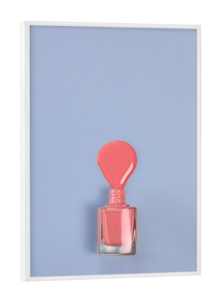 Poster mit weißem Rahmen "Nagellack hellblau rosa" artboxONE - Fashion