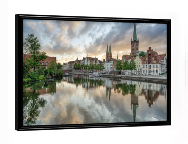 Poster mit schwarzem Rahmen "Lübeck am Morgen" artboxONE - Städte,Reise,Architektur